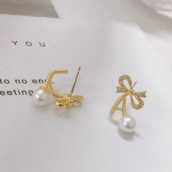 Pearl Bow Earring - Picture 1 of 1